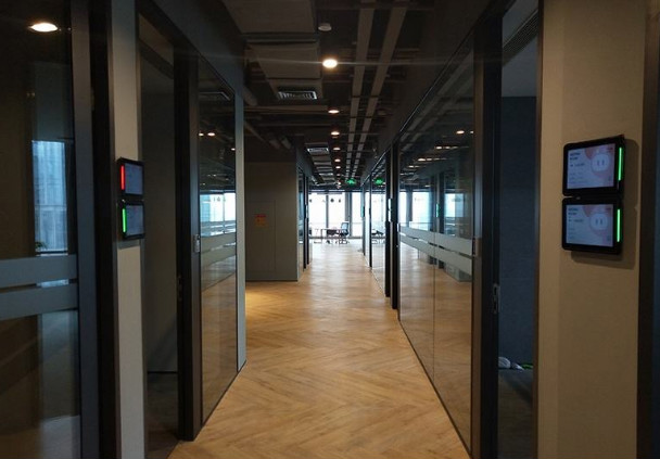 會議室電子門牌，實(shí)現(xiàn)無紙化會議預(yù)約管理